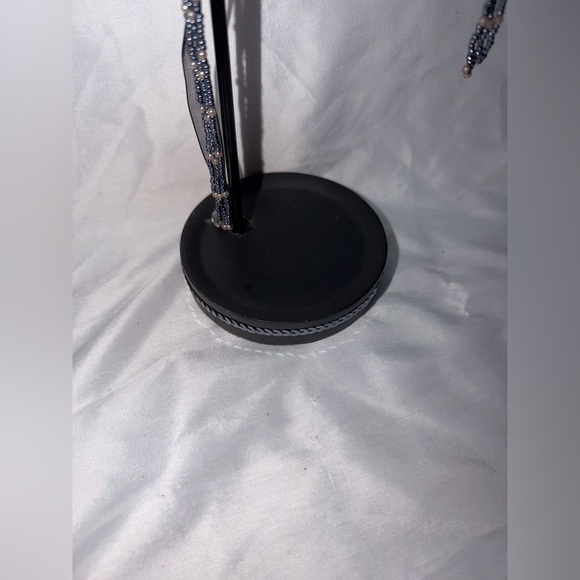 Vintage Gothic Masquerade Mask DecorBlack Wire Scroll Stand – Beaded & Feathered - Picture 2 of 9